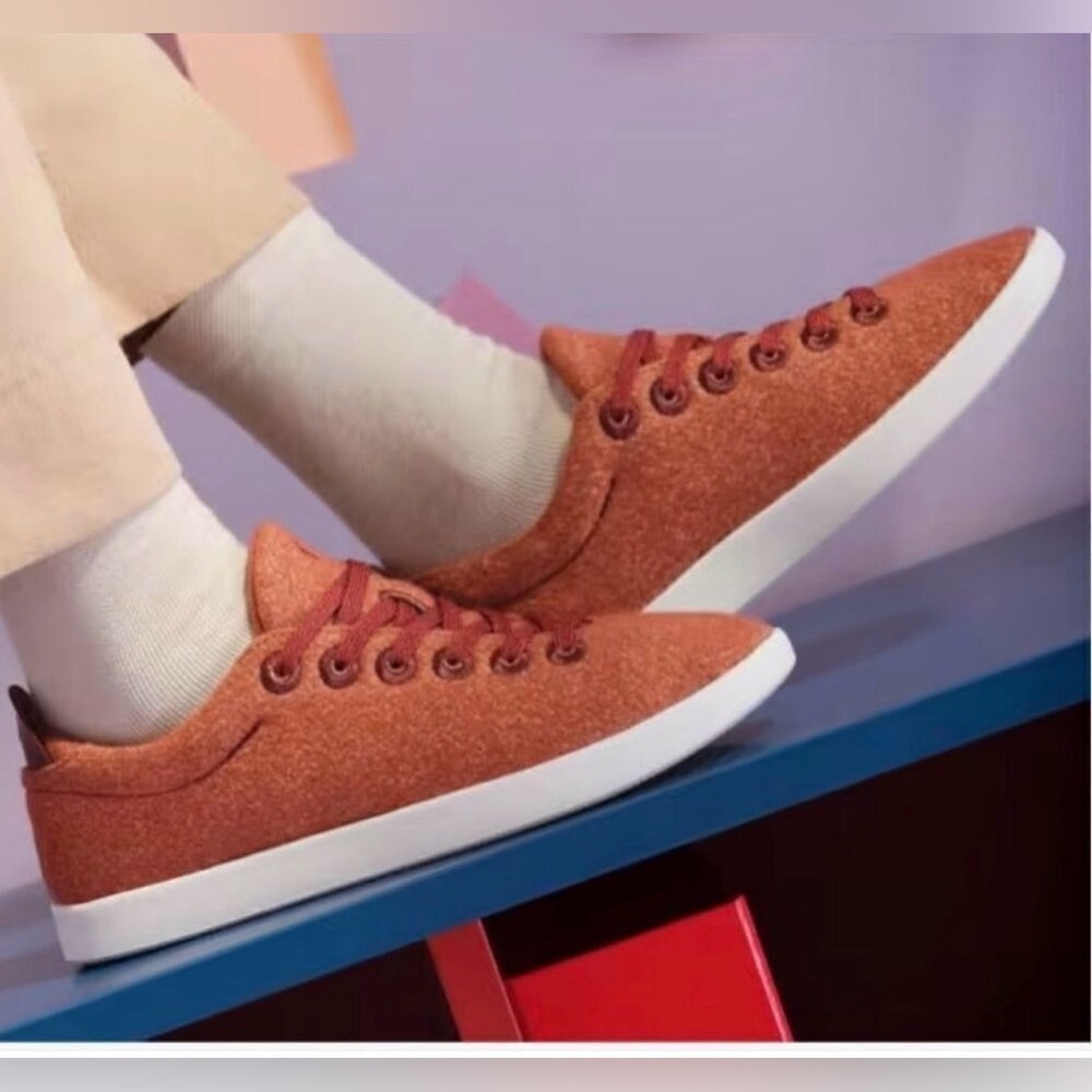 Allbirds Women's Wool Piper sneaker in a terracotta or diablo color SIZE 8